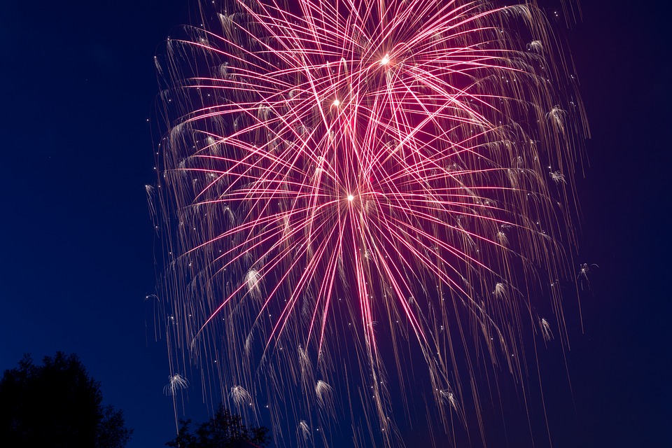 https://pixabay.com/en/new-year-s-eve-fireworks-night-1789147/