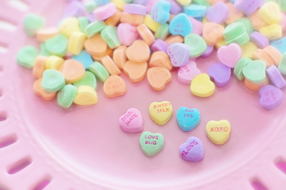 https://pixabay.com/en/valentine-candy-hearts-conversation-626446/